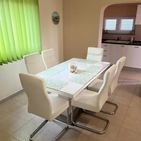 Apartment Leonardo Vrsi